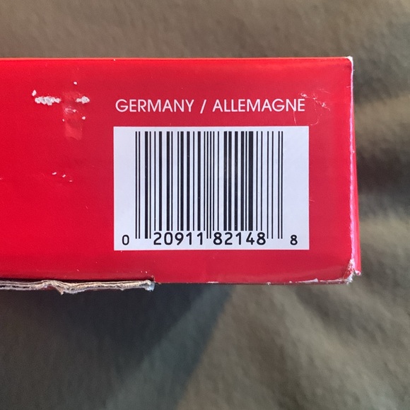 Mikasa “Carolers” glass sweet dish with box. Size approximately 8 1/4” x 7” x 1” - Picture 3 of 9